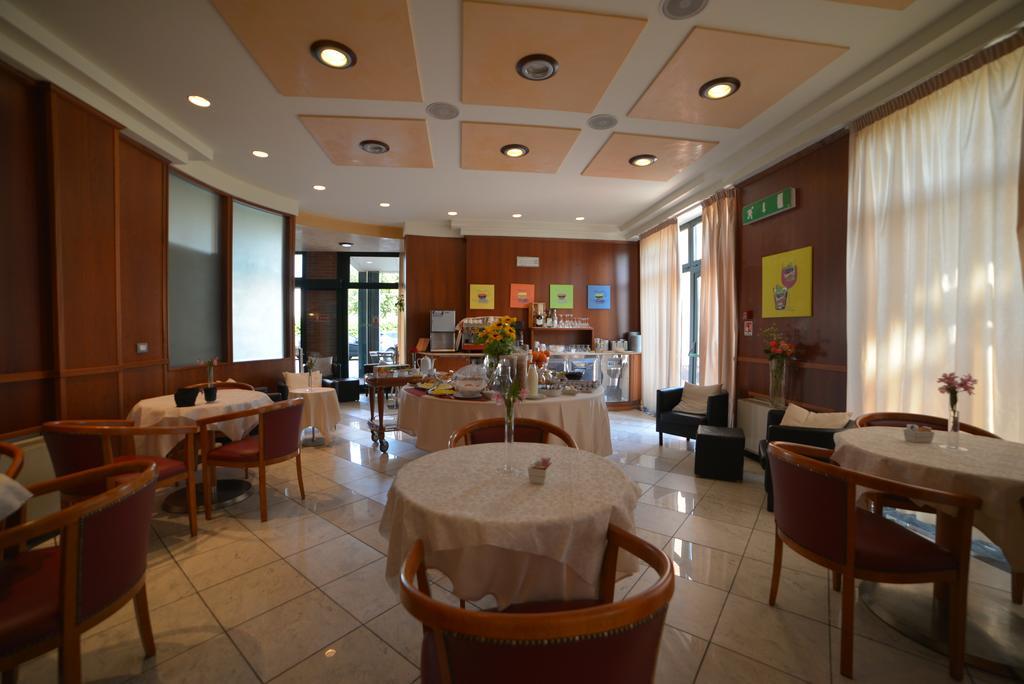 Leonardo Hotel Парма Экстерьер фото