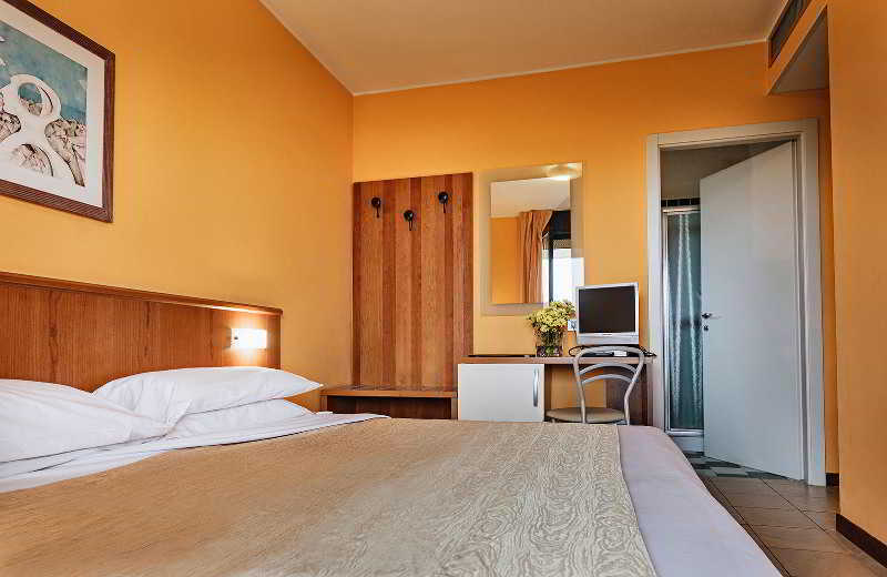 Leonardo Hotel Парма Экстерьер фото