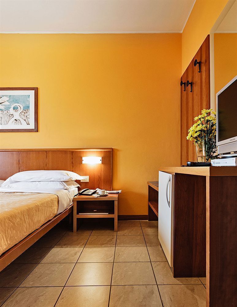 Leonardo Hotel Парма Экстерьер фото