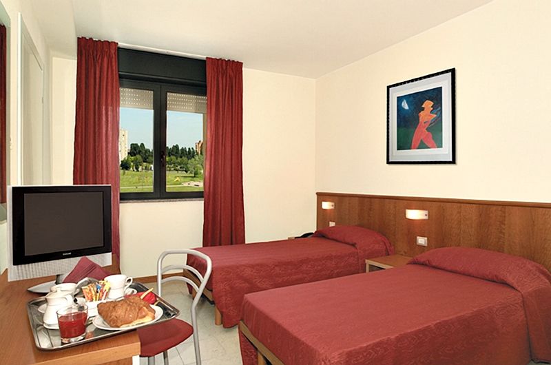 Leonardo Hotel Парма Экстерьер фото